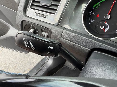 Used 2019 Volkswagen e-Golf SE w/ Driver Assistance Package image 30