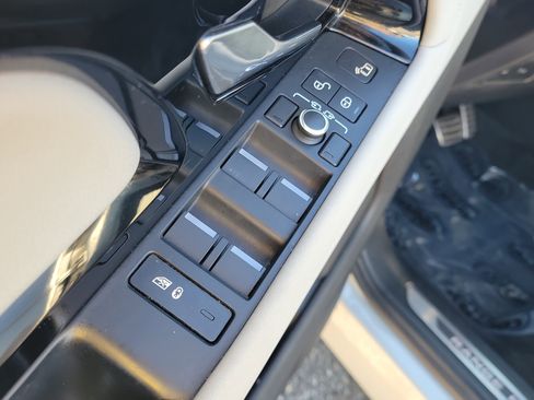 Used 2020 Land Rover Range Rover Evoque First Edition image 22