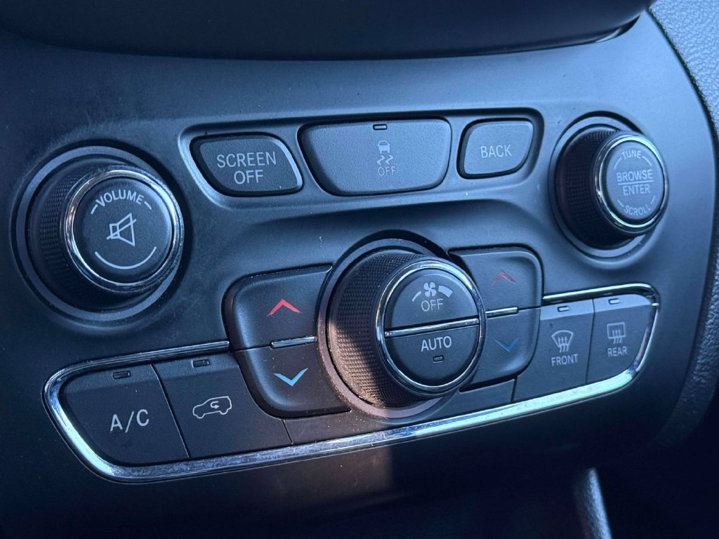 Used 2017 Jeep Cherokee Limited AWD/4WD image 23