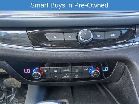 Used 2020 Buick Enclave Essence image 22