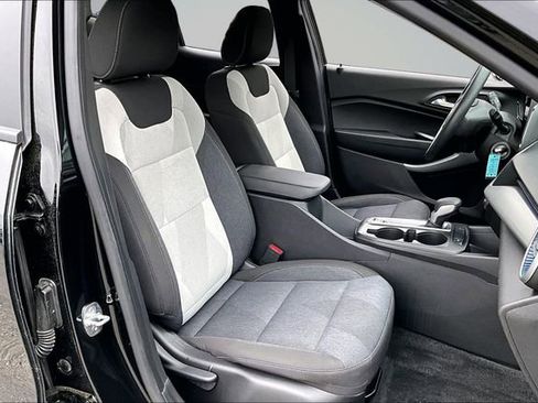 Used 2024 Chevrolet Trax LS w/ LS Convenience Package FWD image 25