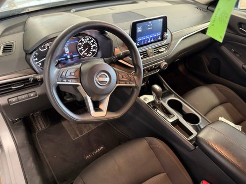 Used 2024 Nissan Altima 2.5 SV image 15