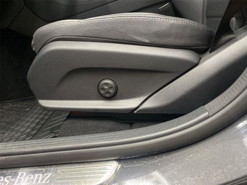 Used 2020 Mercedes-Benz GLC 300 4MATIC w/ Premium Package image 18