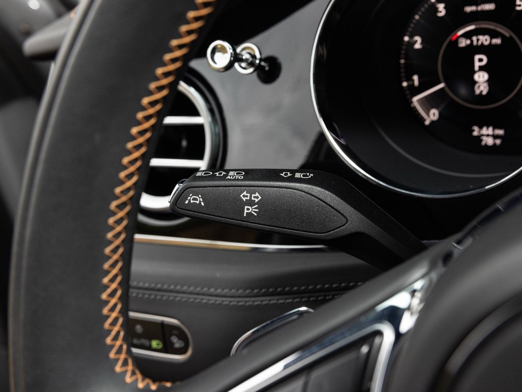 Used 2024 Bentley Bentayga Extended Wheelbase AWD/4WD image 41