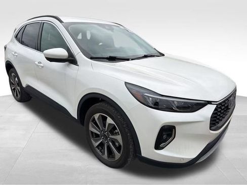 Used 2023 Ford Escape Platinum image 2