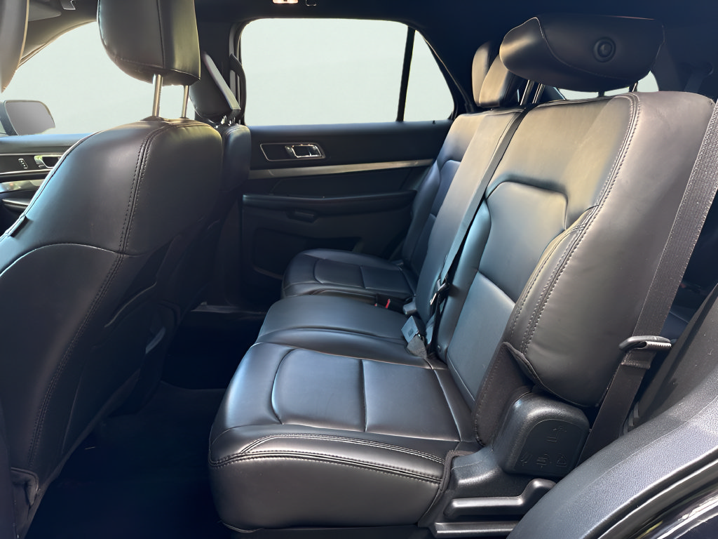 Used 2019 Ford Explorer XLT w/ Equipment Group 202A AWD/4WD image 30