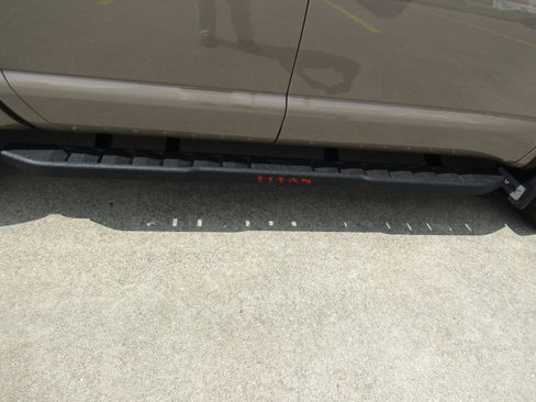 Used 2021 Nissan Titan PRO-4X w/ Pro-4x Convenience Package image 18