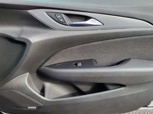 Used 2019 Buick Regal Preferred w/ Sights and Sounds Package image 17