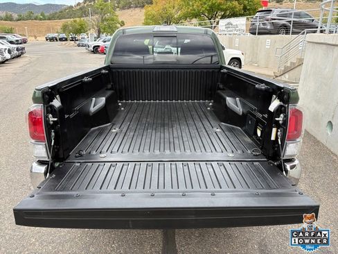 Certified 2022 Toyota Tacoma TRD Off-Road AWD/4WD image 8