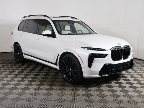 Used 2024 BMW X7 xDrive40i w/ Executive Package image 2