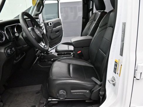 Used 2023 Jeep Wrangler Unlimited Sahara AWD/4WD image 13