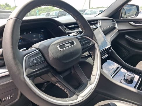 Used 2023 Jeep Grand Cherokee Altitude AWD/4WD image 20