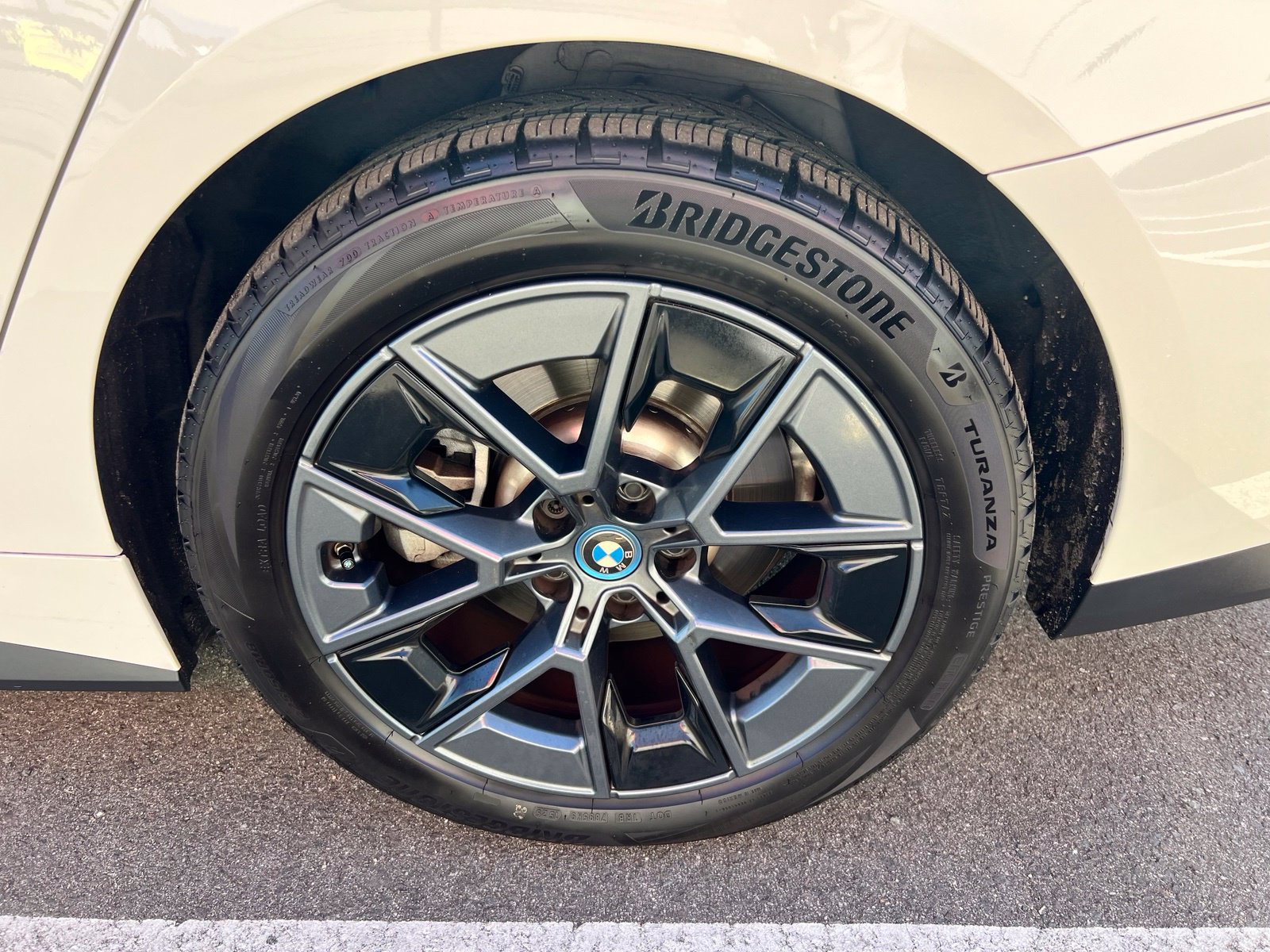 Used 2024 BMW i4 eDrive35 w/ Premium Package RWD image 15