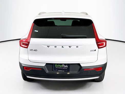 Used 2025 Volvo XC40 B5 Plus AWD/4WD image 7