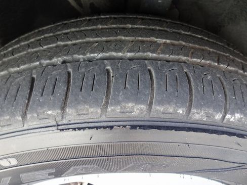 Used 2017 Chrysler Pacifica Premium image 41