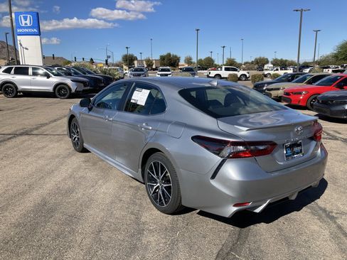 Used 2023 Toyota Camry SE image 9