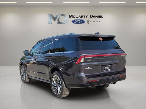 New 2025 Lincoln Navigator Reserve image 4