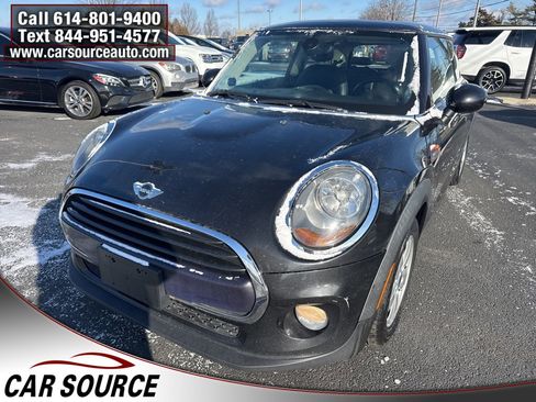 Used 2017 MINI Cooper 2-Door Hardtop image 2