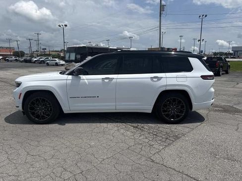 Used 2023 Jeep Grand Cherokee L Summit w/ Advanced Protech Group IV AWD/4WD image 10