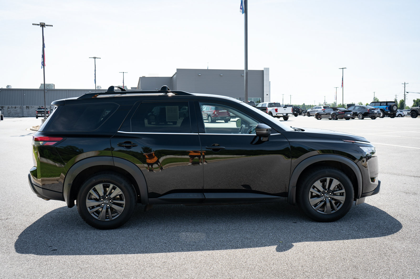 Used 2022 Nissan Pathfinder SV FWD image 11