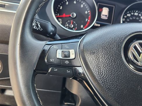 Used 2021 Volkswagen Tiguan S image 8