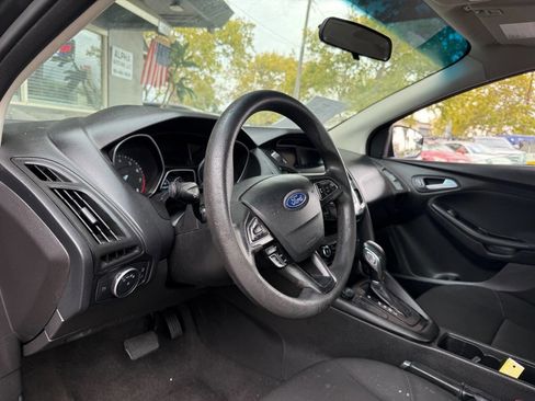 Used 2018 Ford Focus SE image 18