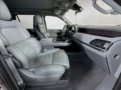 Used 2020 Lincoln Navigator Reserve w/ Luxury Package image 37