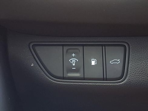 Used 2023 Genesis G70 2.0T image 22