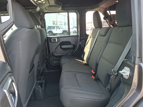 Used 2021 Jeep Wrangler Unlimited Sport AWD/4WD image 10