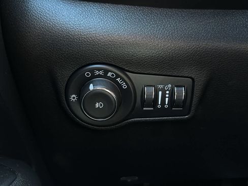 Used 2025 Jeep Compass Latitude w/ Altitude Special Edition AWD/4WD image 21
