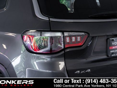 Used 2022 Jeep Compass Latitude AWD/4WD image 47