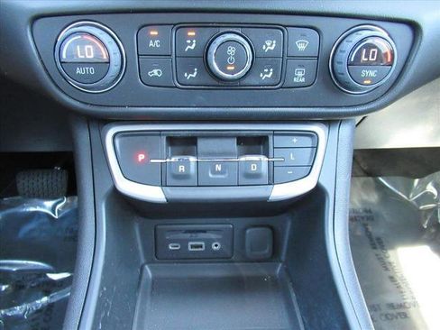 Used 2023 GMC Terrain SLT AWD/4WD image 25