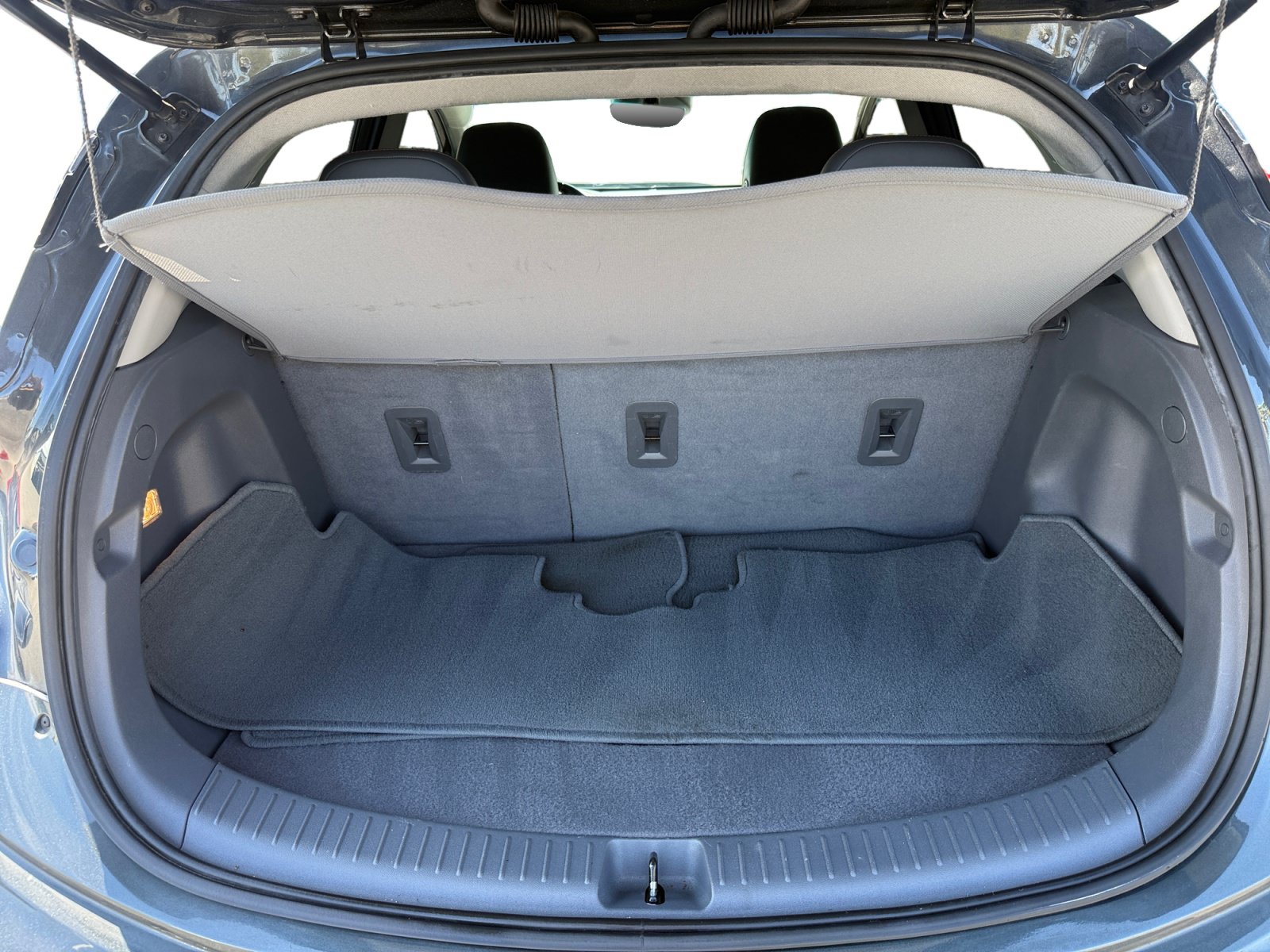 Used 2020 Chevrolet Bolt Premier w/ Infotainment Package FWD image 17