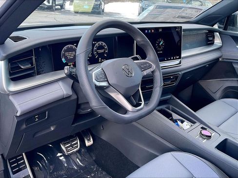 New 2026 Volkswagen Tiguan SE R-Line AWD/4WD image 9