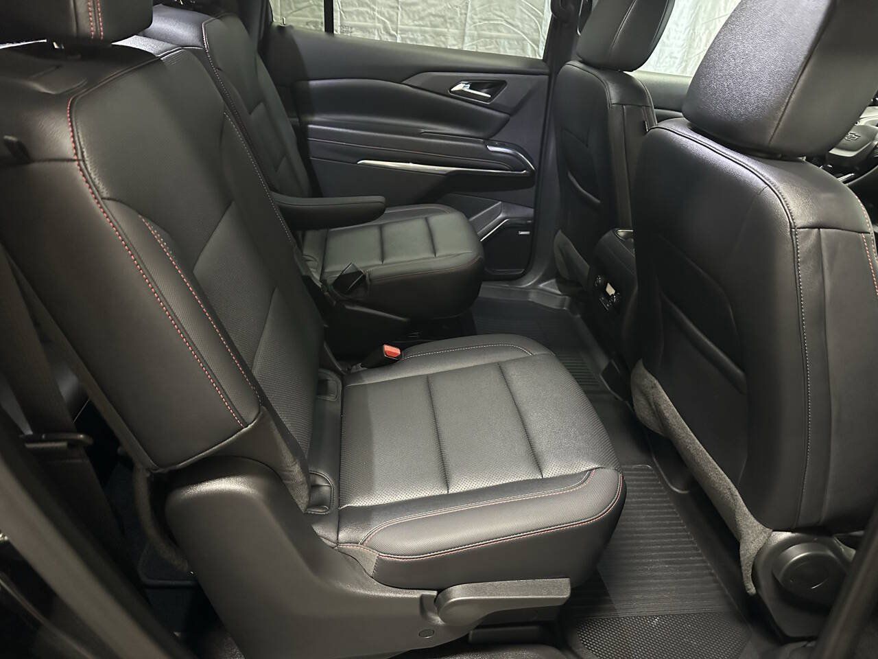 Used 2024 Chevrolet Traverse Z71 w/ Enhanced Driving Package AWD/4WD image 8