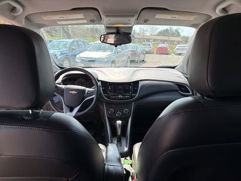 Used 2018 Chevrolet Trax LT w/ LT Convenience Package image 17