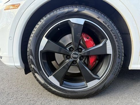 Used 2020 Audi SQ5 Prestige w/ Prestige Package image 9