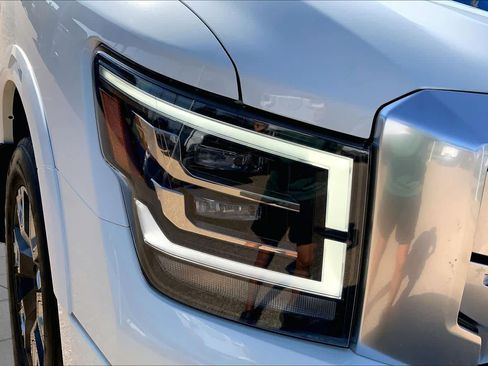 Used 2022 Nissan Titan Platinum Reserve w/ Moonroof Package AWD/4WD image 28