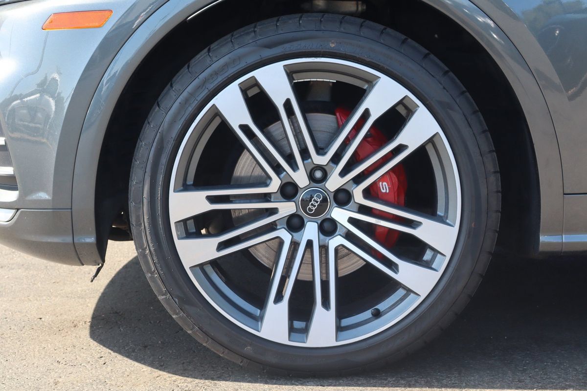 Used 2018 Audi SQ5 Premium Plus w/ S Sport Package AWD/4WD image 27