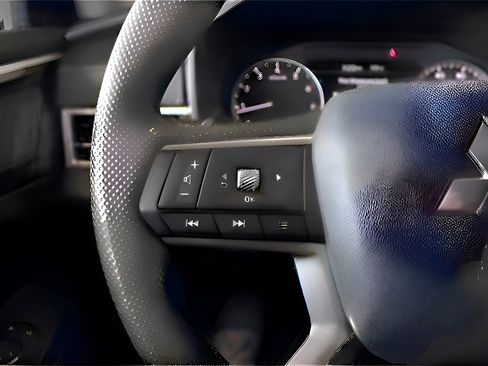 Used 2024 Mitsubishi Outlander ES image 26