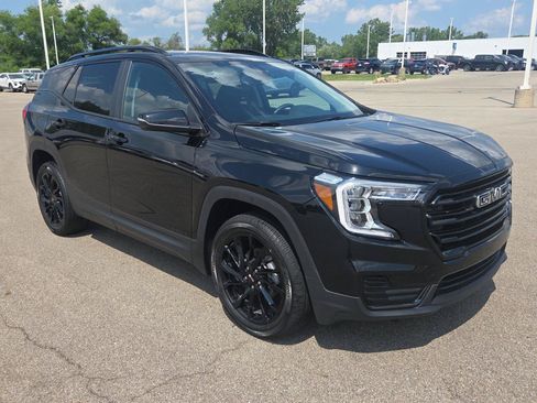 Used 2024 GMC Terrain SLE w/ Driver Convenience Package AWD/4WD image 9