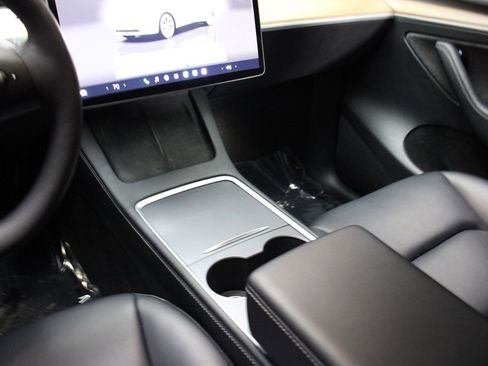 Used 2023 Tesla Model Y Long Range image 34