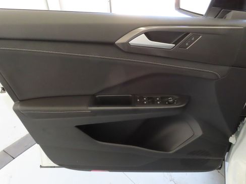 New 2026 Volkswagen Taos SE FWD image 11