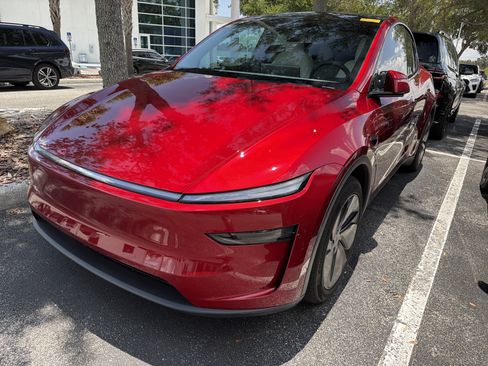 Used 2026 Tesla Model Y AWD image 4