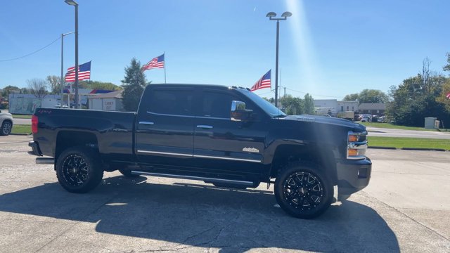 Used 2018 Chevrolet Silverado 2500 High Country w/ Duramax Plus Package AWD/4WD image 2