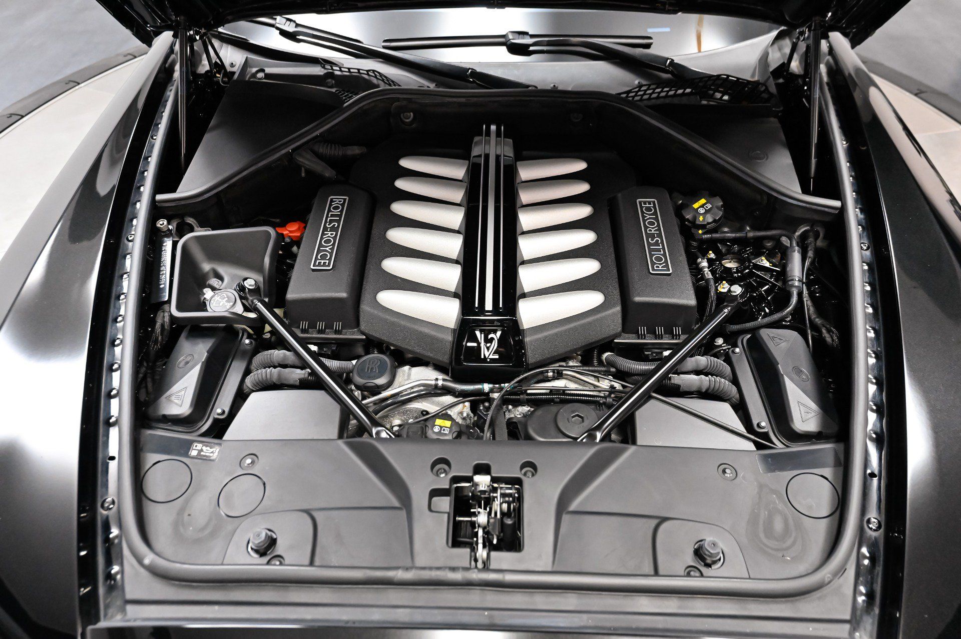 Used 2017 Rolls-Royce Dawn RWD image 24