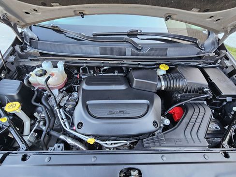 Used 2023 Chrysler Pacifica Limited FWD image 31