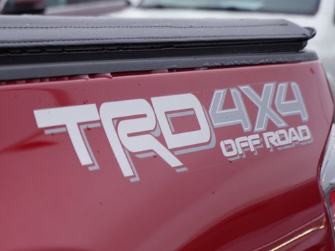 Used 2022 Toyota Tacoma TRD Off-Road w/ Technology Package image 9