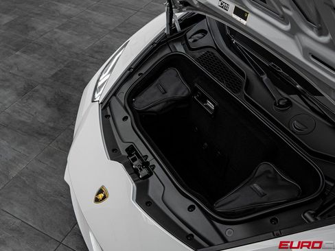 Used 2023 Lamborghini Huracan EVO RWD image 10