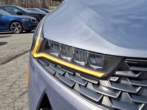 Used 2021 Kia K5 LXS image 9